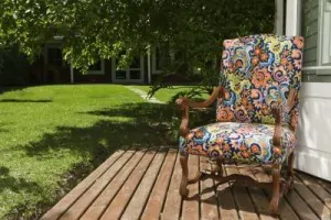 repair paint old outdoor furniture 800x800 300x200