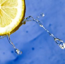 article page main ehow images a06 ji 0e wash hair lemon juice 800x800
