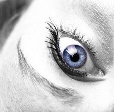 article page main ehow images a07 s9 db naturally dark eyelashes 800x800